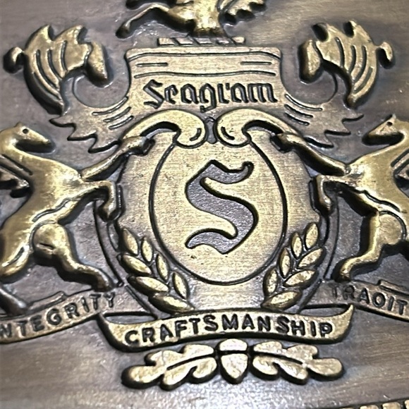 Seagram's Coat of Arms Vintage Metal Belt Buckle Joseph Seagram & Sons - Picture 11 of 12